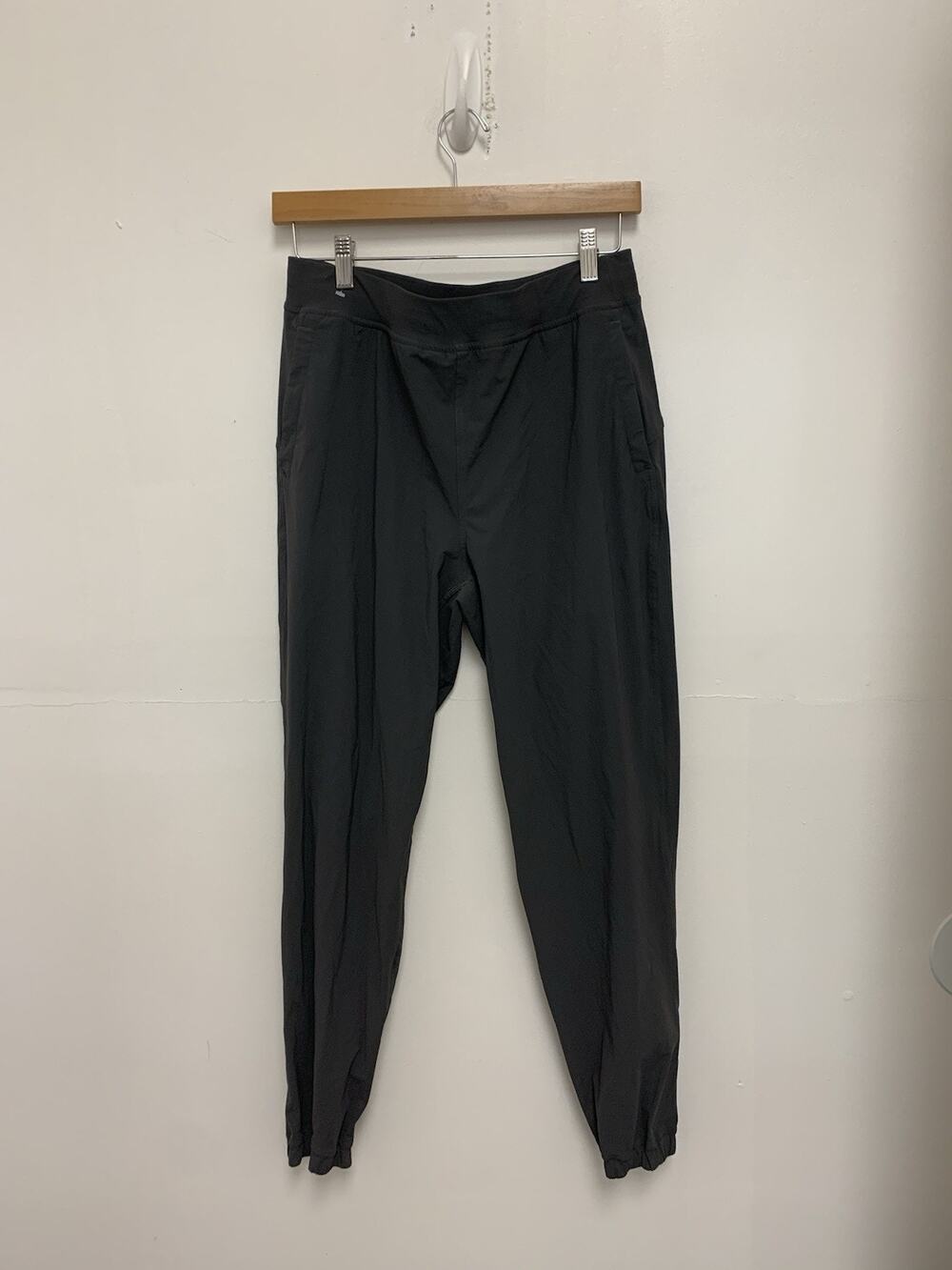 Lululemon Pants Womens 8 Grey Break Free Jogger LW5CVMS Zippered Cuffs Athletic